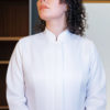jaleco-feminino-gola-padre-em-gabardine-bordado-arte-dos-brasoes-frente