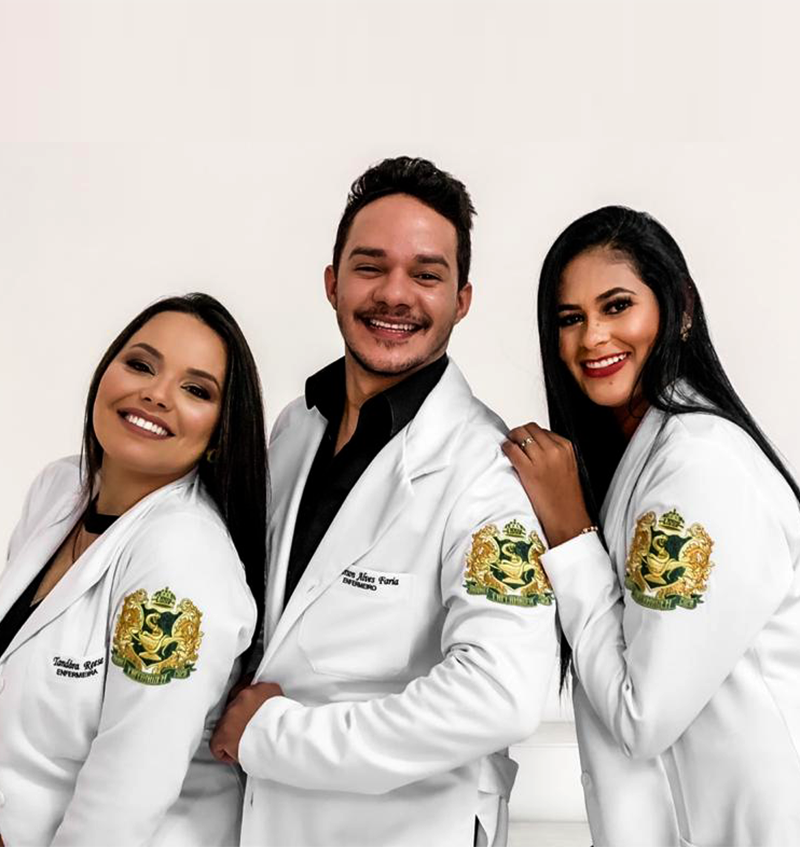jaleco-com-bordado-do-lado-esquerdo
